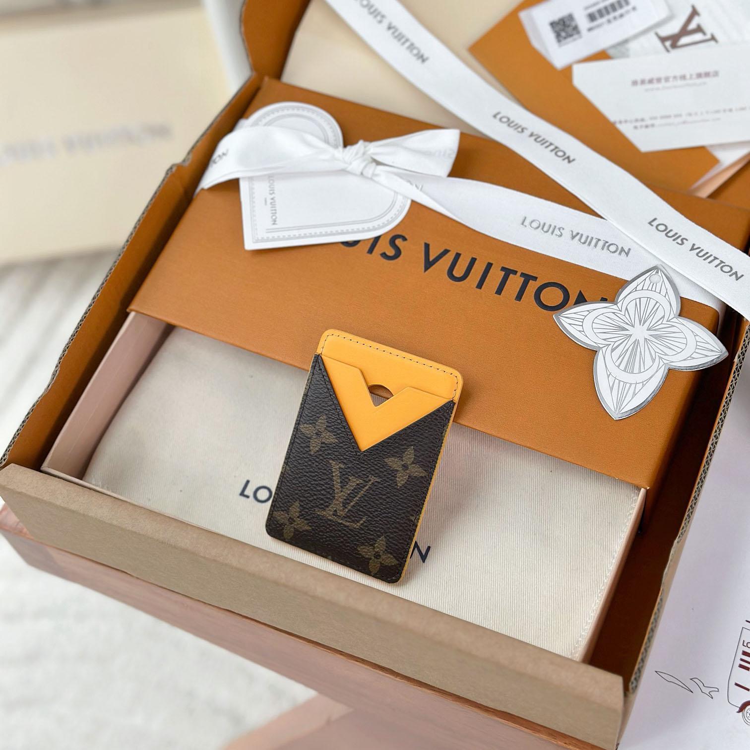 Louis Vuitton Magnetic Card Holder M12853 - FashionPlug