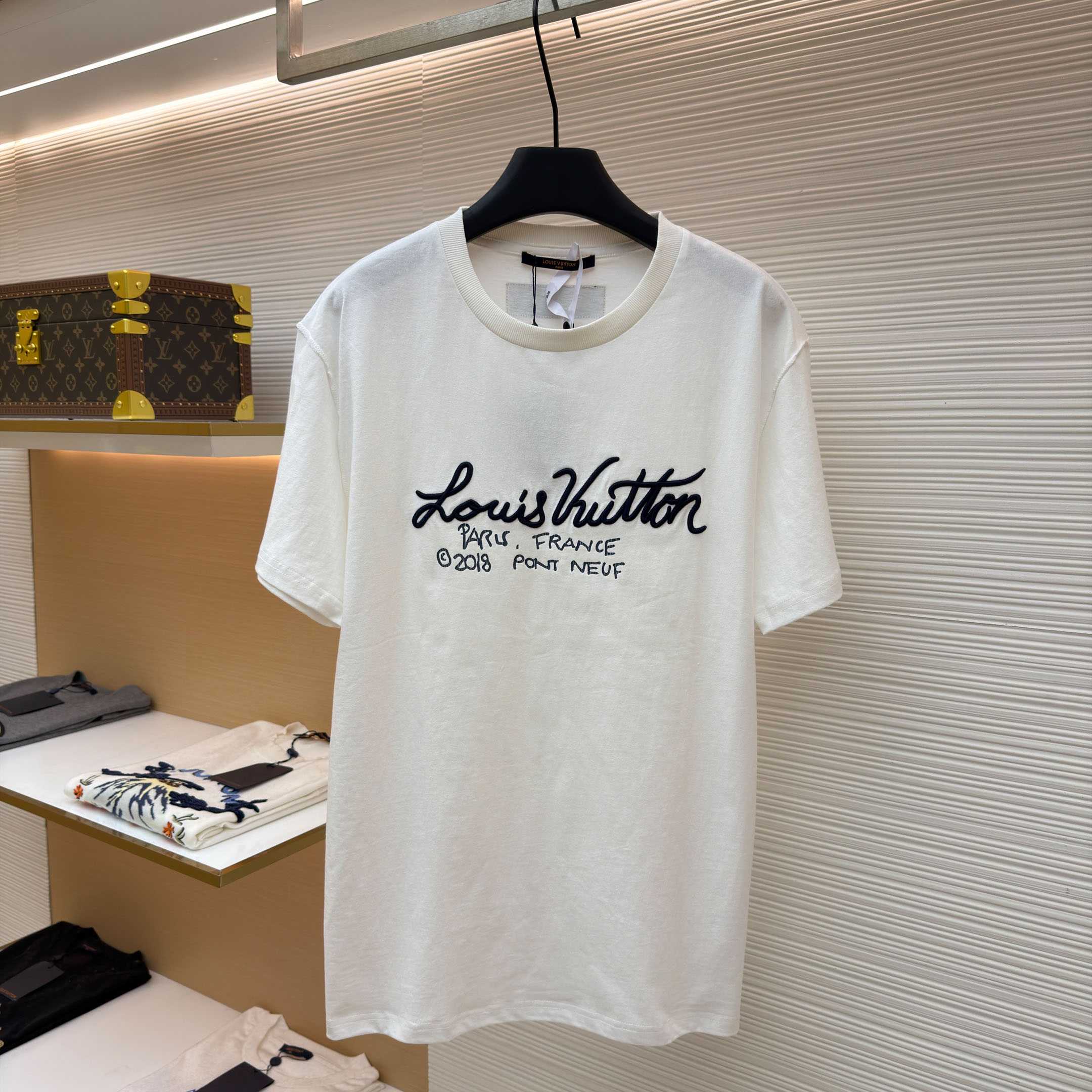  Louis Vuitton Embroidery T-Shirt - FashionPlug