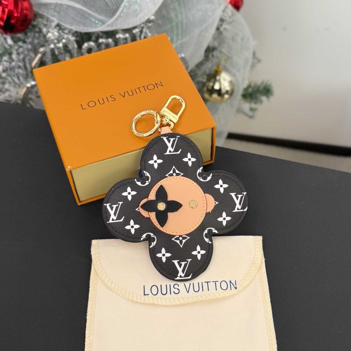 Louis Vuitton Vivienne Bag Charm   M03819 - FashionPlug