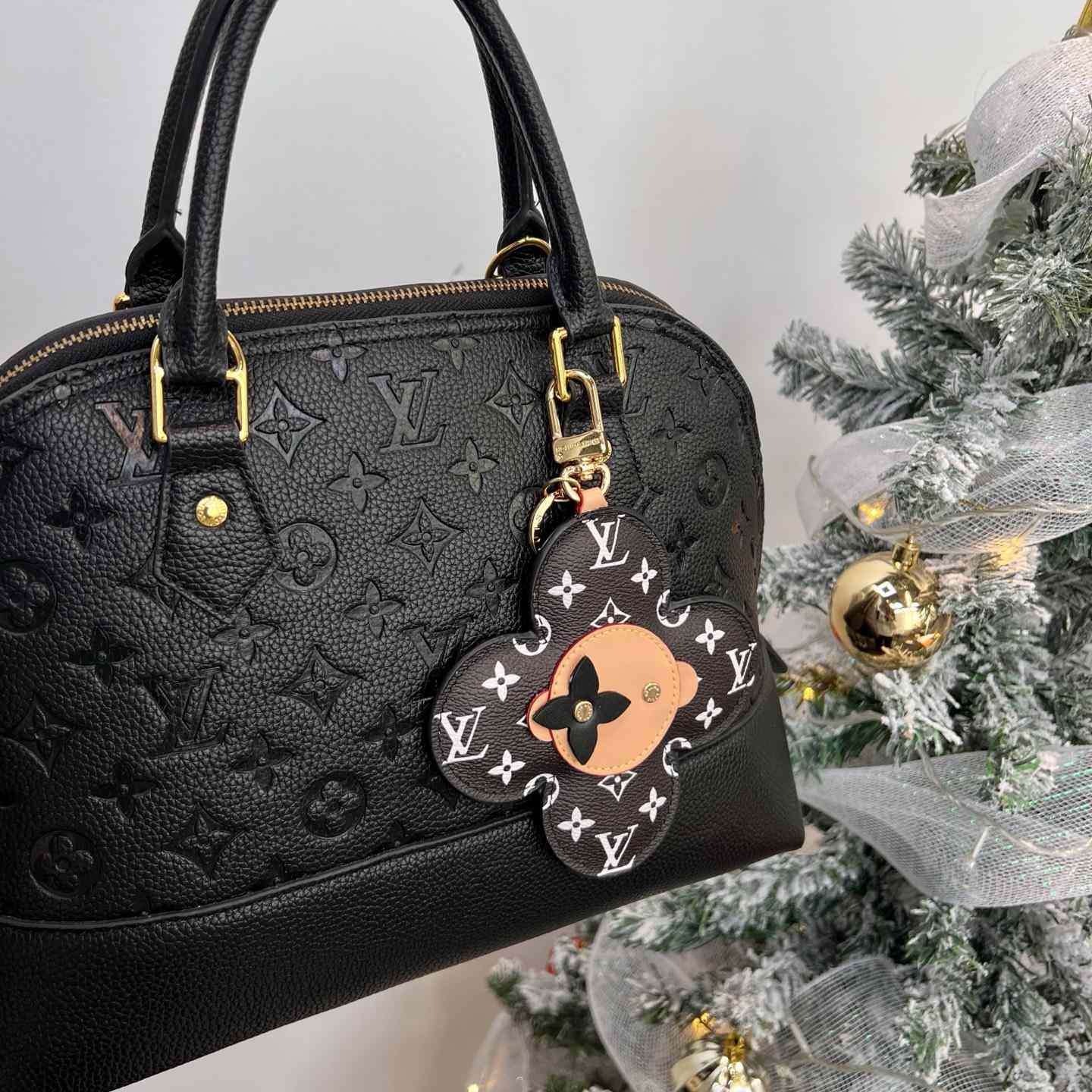 Louis Vuitton Vivienne Bag Charm   M03819 - FashionPlug