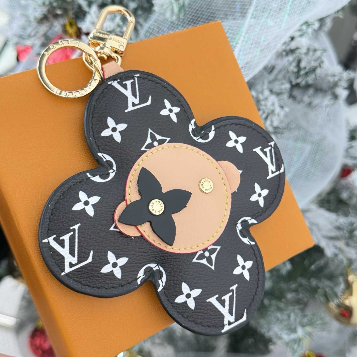 Louis Vuitton Vivienne Bag Charm   M03819 - FashionPlug