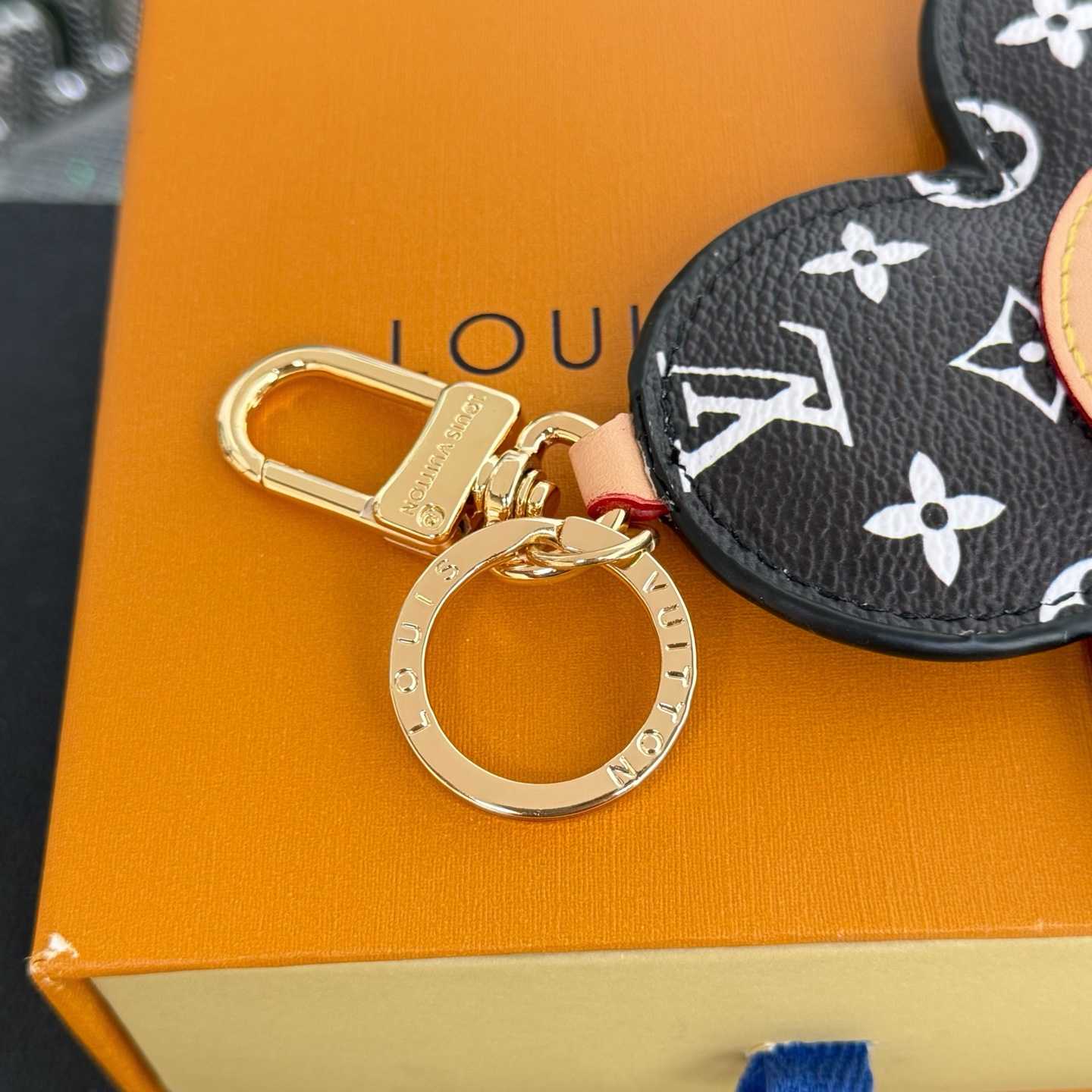 Louis Vuitton Vivienne Bag Charm   M03819 - FashionPlug