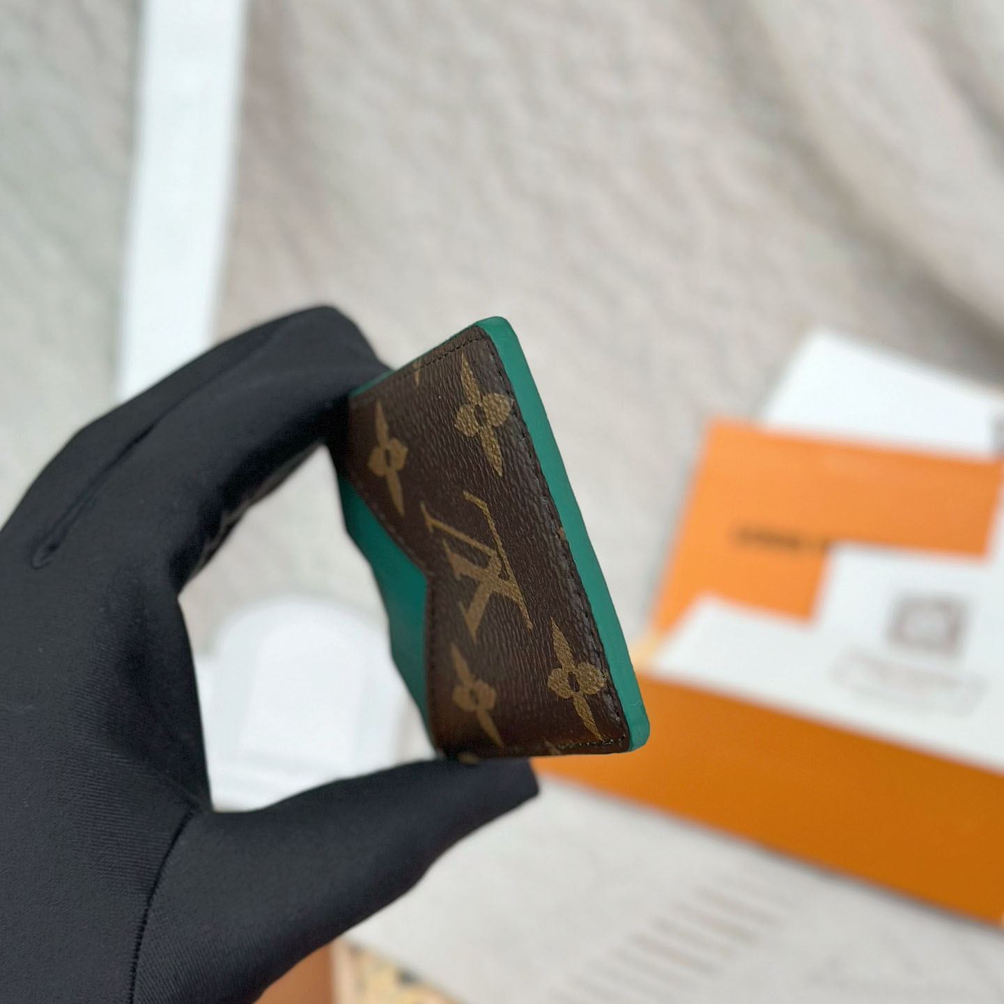 Louis Vuitton Magnetic Card Holder M12855 - FashionPlug