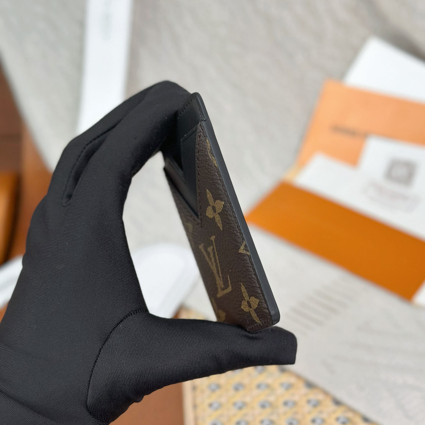 Louis Vuitton Magnetic Card Holder M13185 - FashionPlug