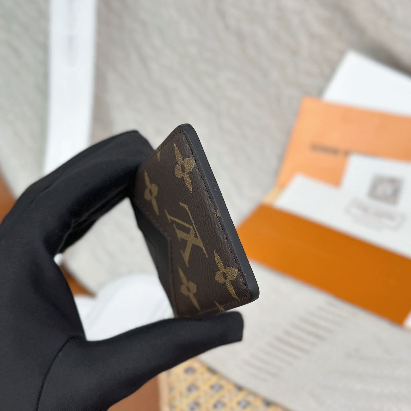 Louis Vuitton Magnetic Card Holder M13185 - FashionPlug