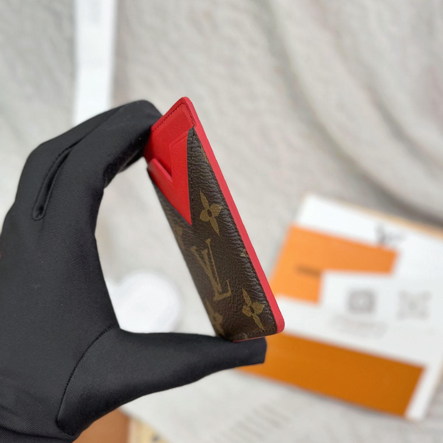 Louis Vuitton Magnetic Card Holder M12856 - FashionPlug