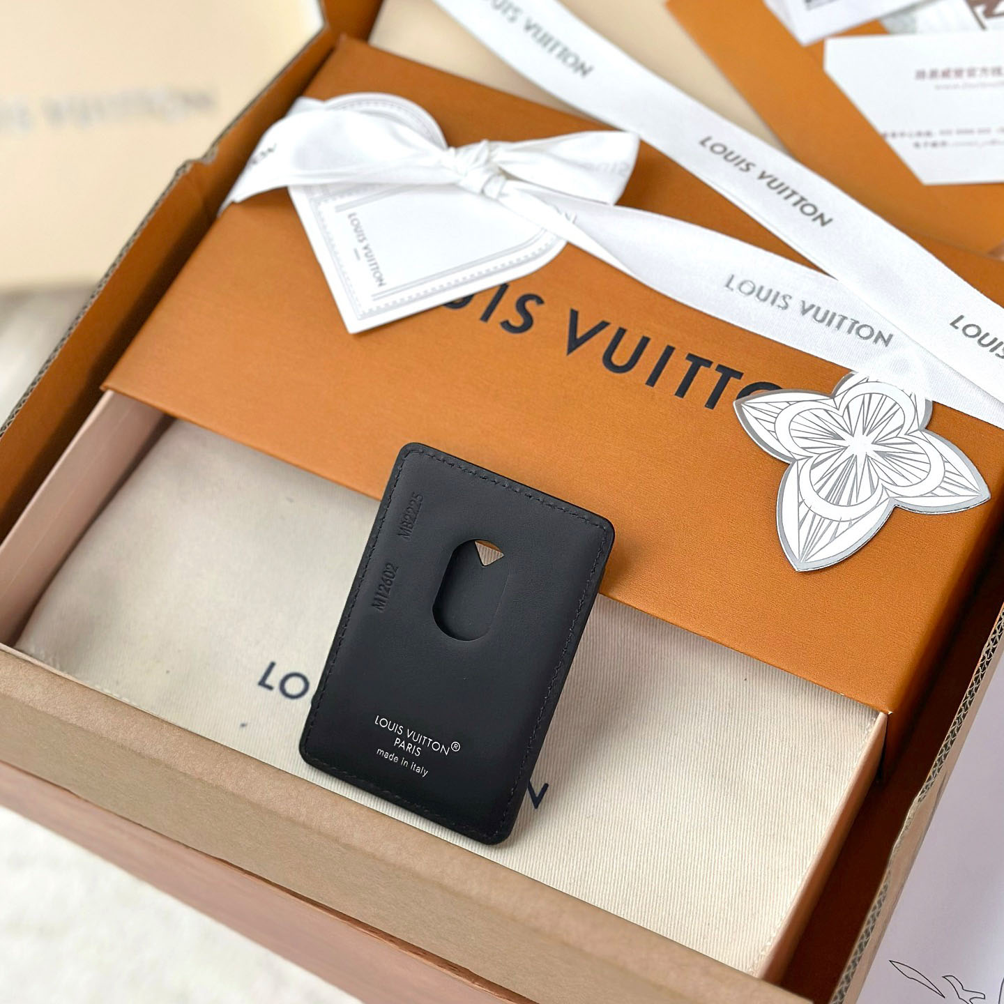 Louis Vuitton Magnetic Card Holder M12602 - FashionPlug