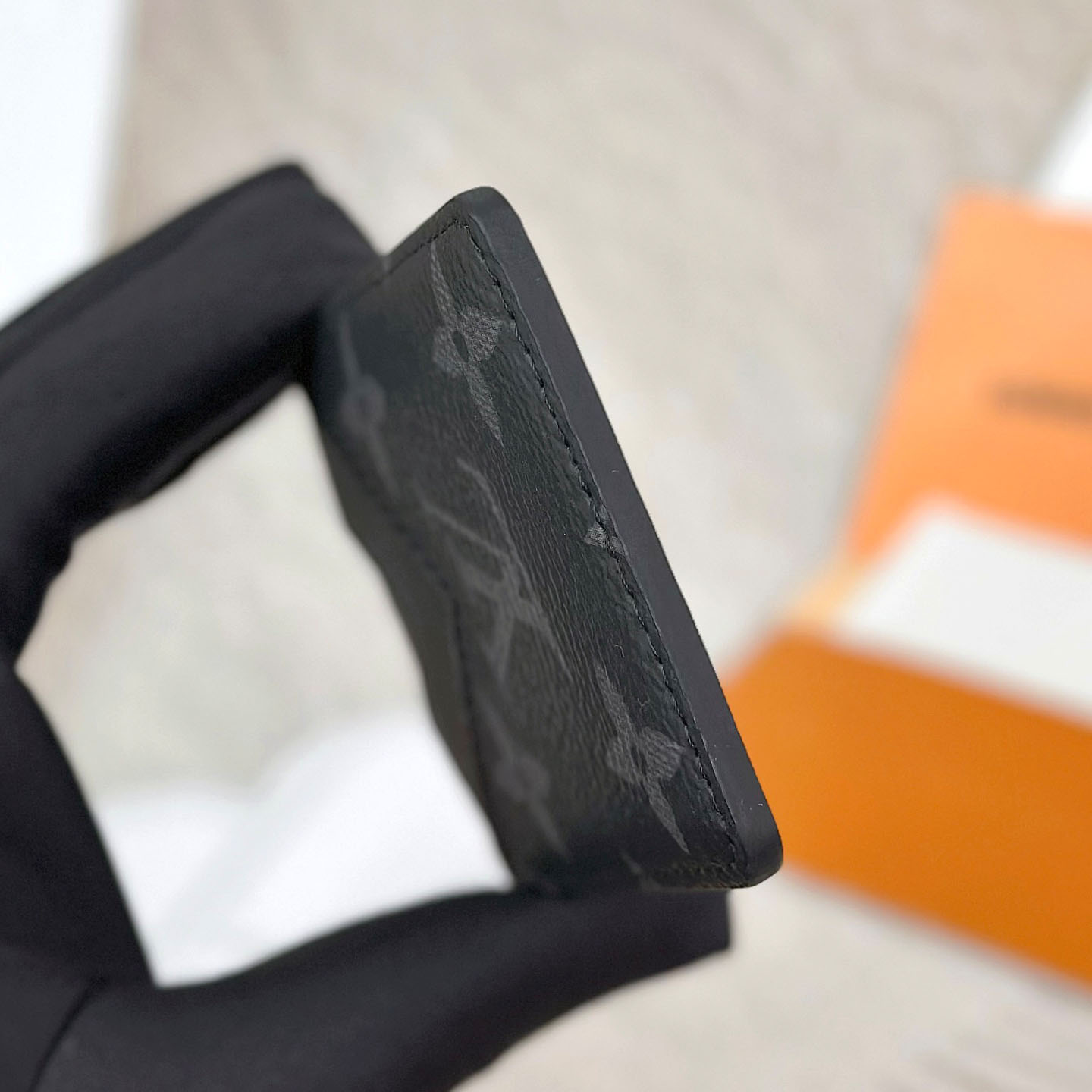 Louis Vuitton Magnetic Card Holder M12602 - FashionPlug