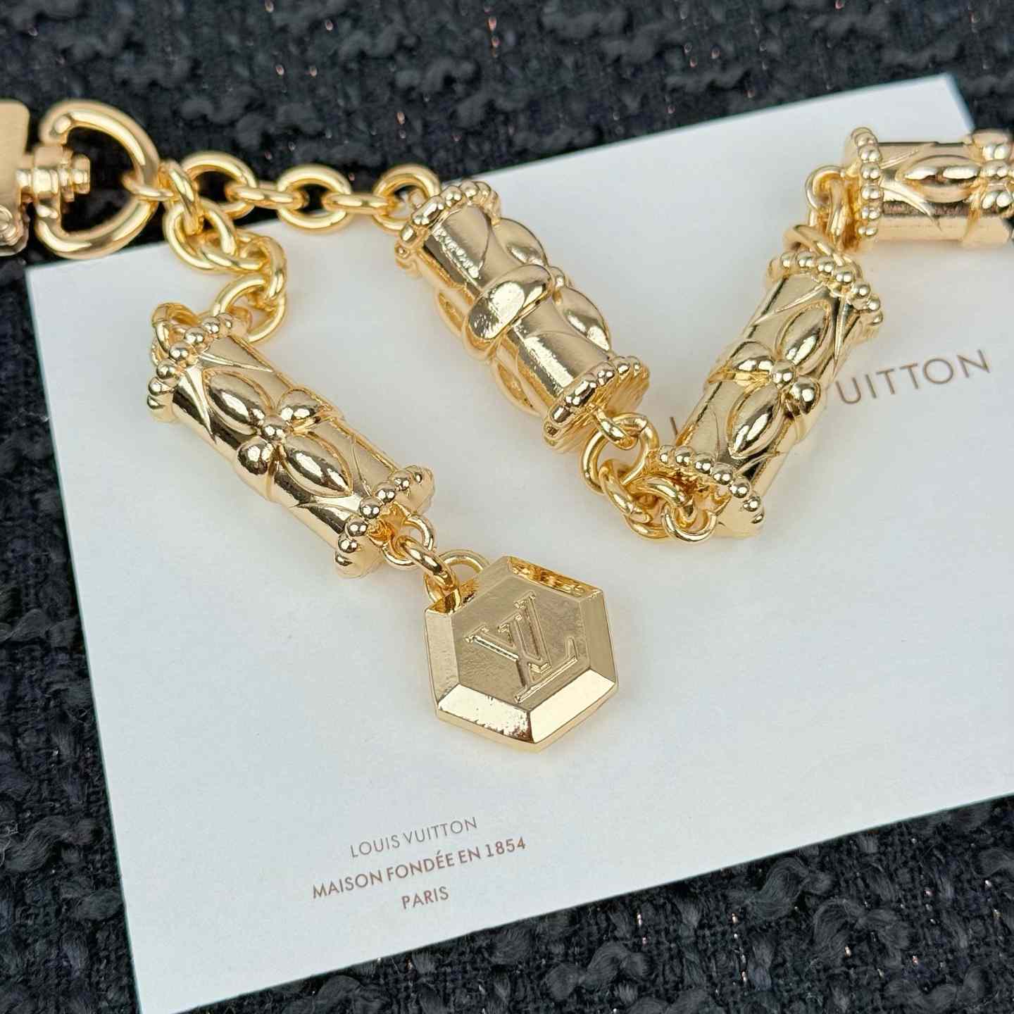 Louis Vuitton LV Flower Links Chain Belt   M03687 - FashionPlug