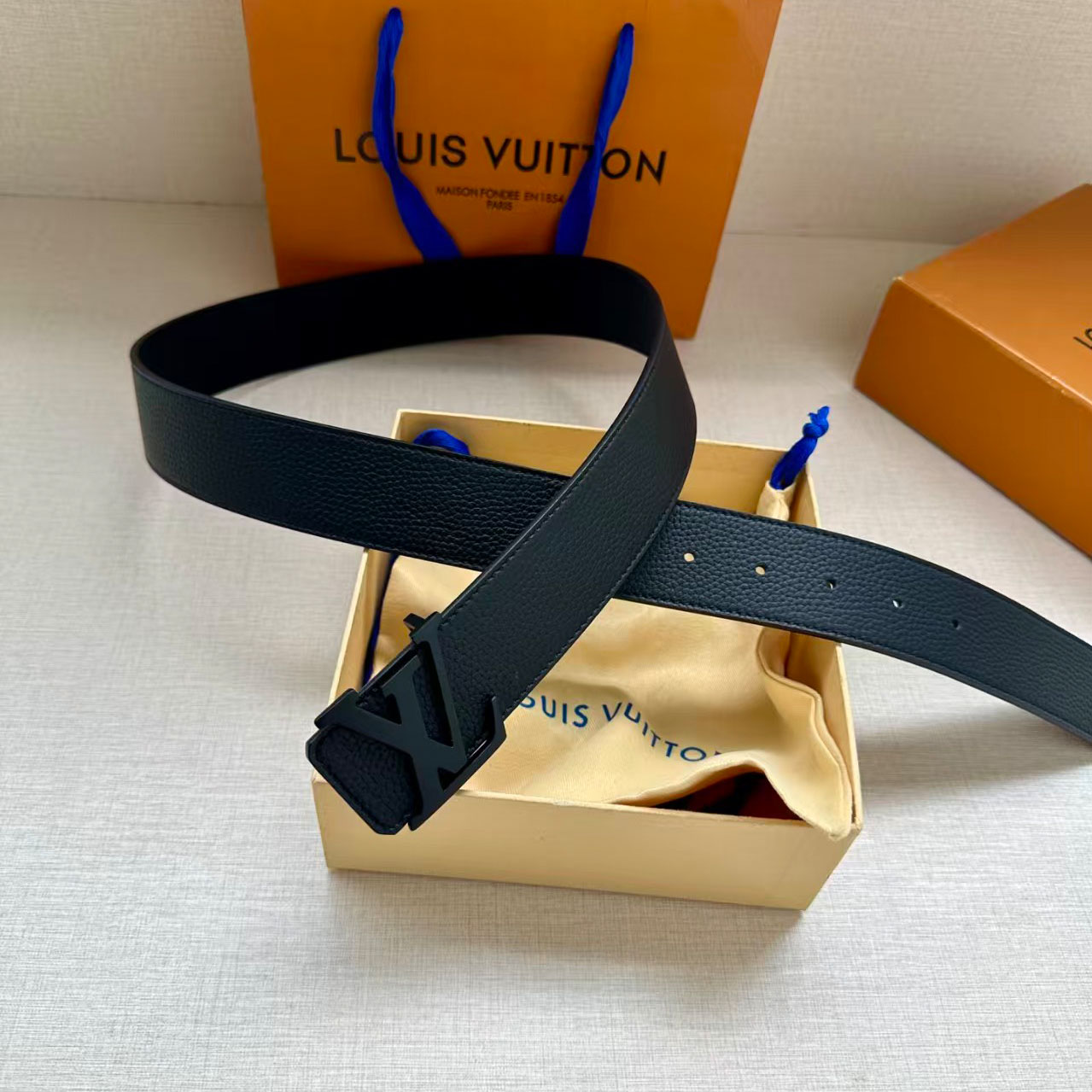 Louis Vuitton Initiales 40mm Reversible Belt - FashionPlug
