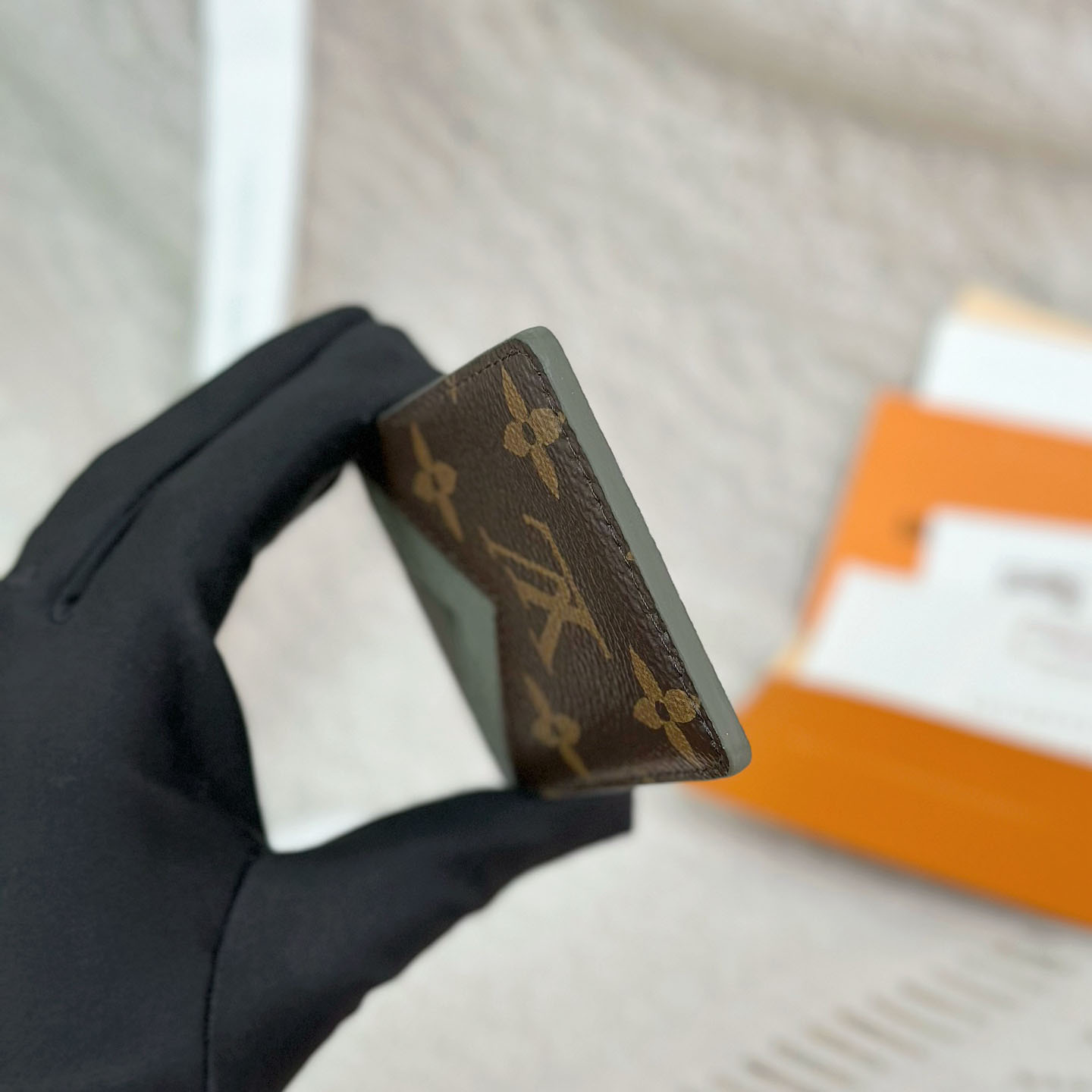 Louis Vuitton Magnetic Card Holder M25659 - FashionPlug