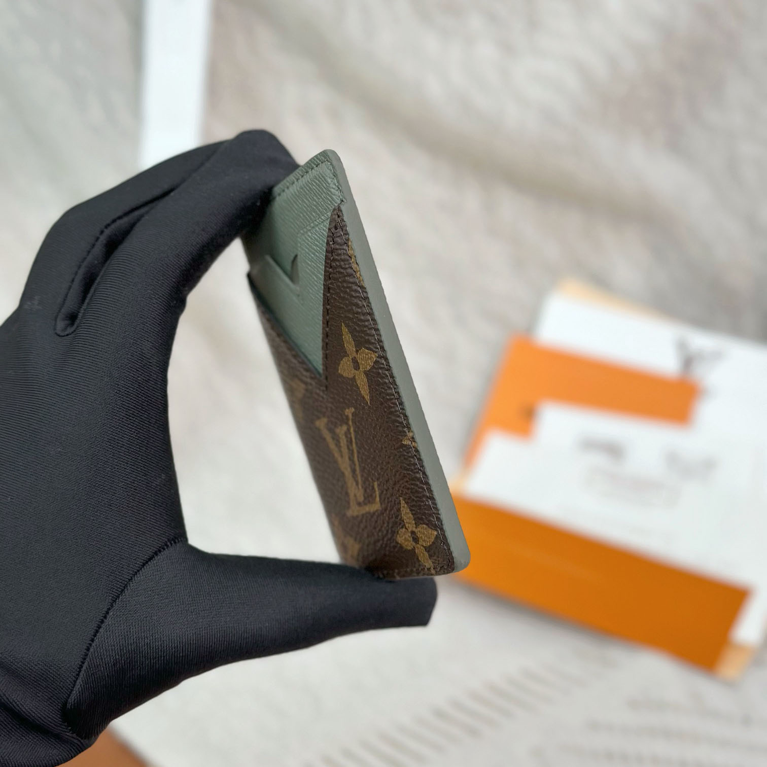 Louis Vuitton Magnetic Card Holder M25659 - FashionPlug