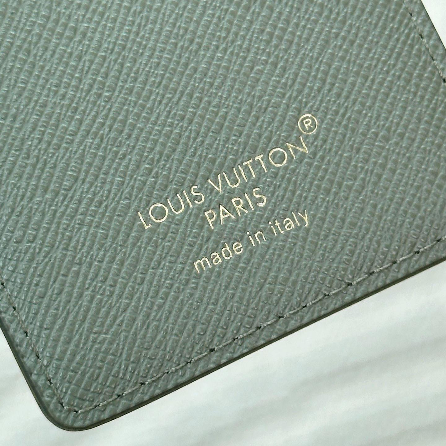 Louis Vuitton Magnetic Card Holder M25659 - FashionPlug