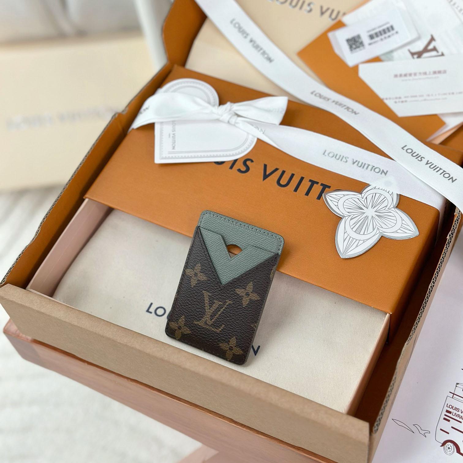 Louis Vuitton Magnetic Card Holder M25659 - FashionPlug