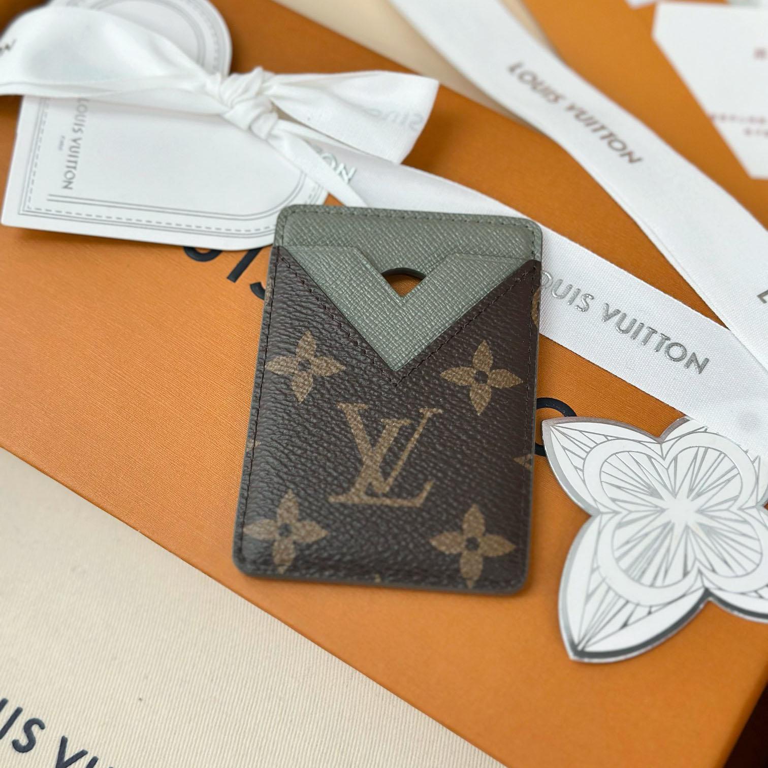 Louis Vuitton Magnetic Card Holder M25659 - FashionPlug