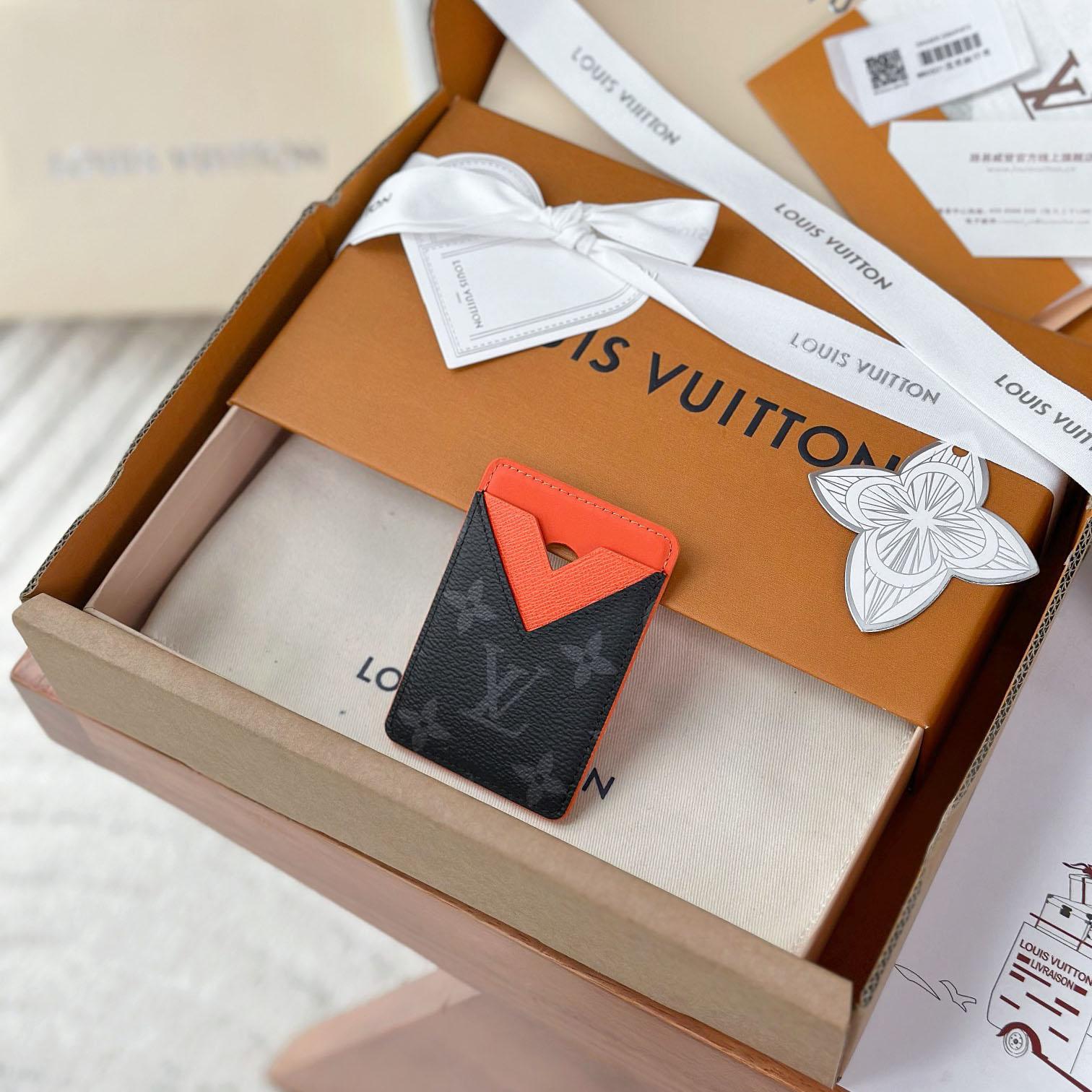 Louis Vuitton Magnetic Card Holder M26028 - FashionPlug