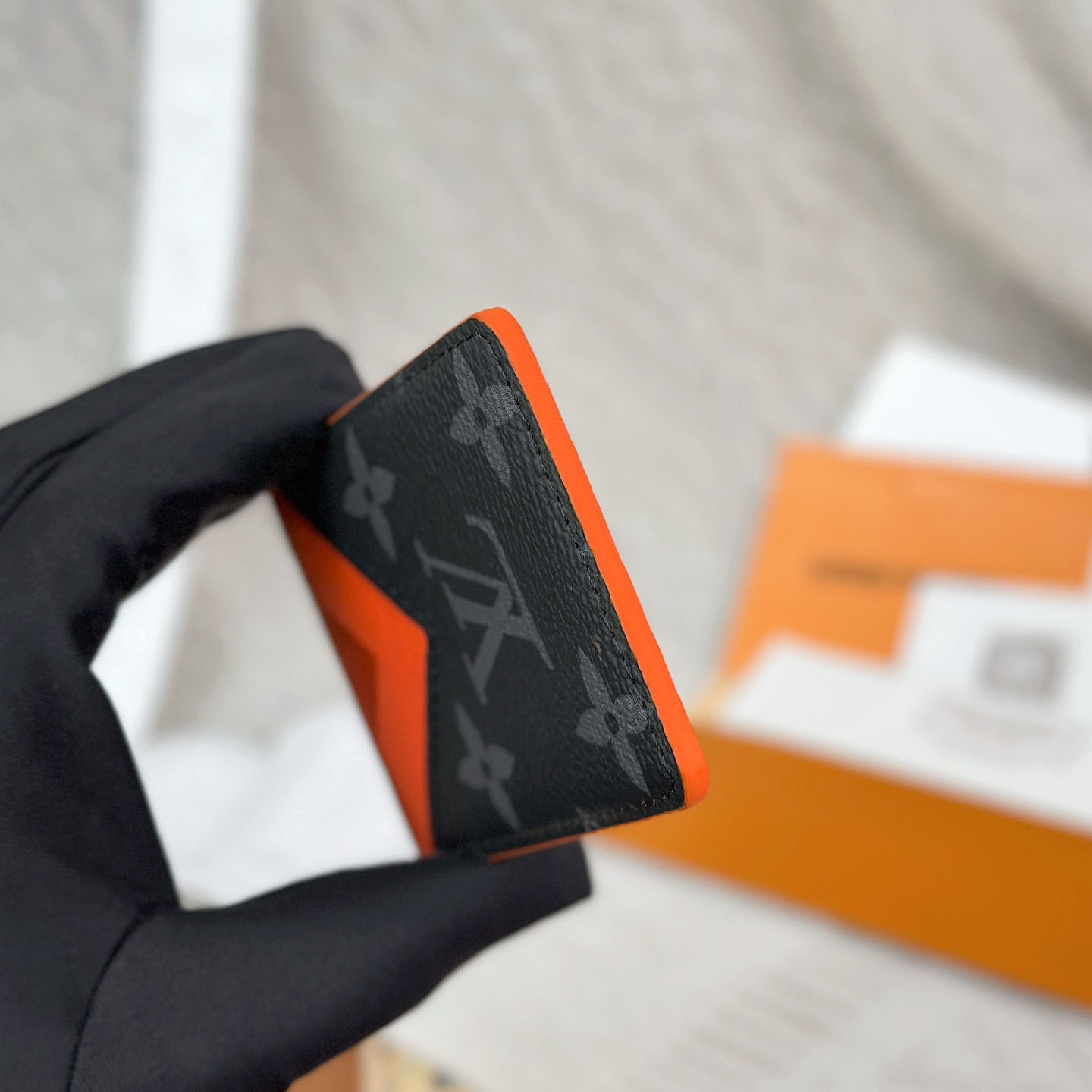 Louis Vuitton Magnetic Card Holder M26028 - FashionPlug