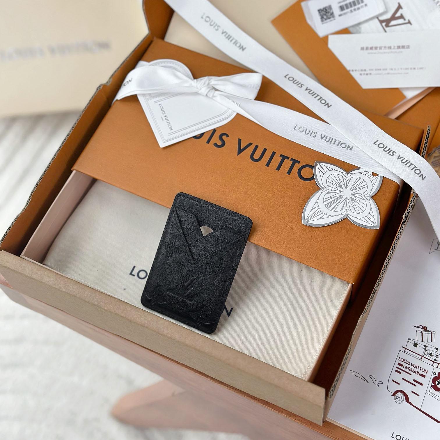 Louis Vuitton Magnetic Card Holder M26738 - FashionPlug