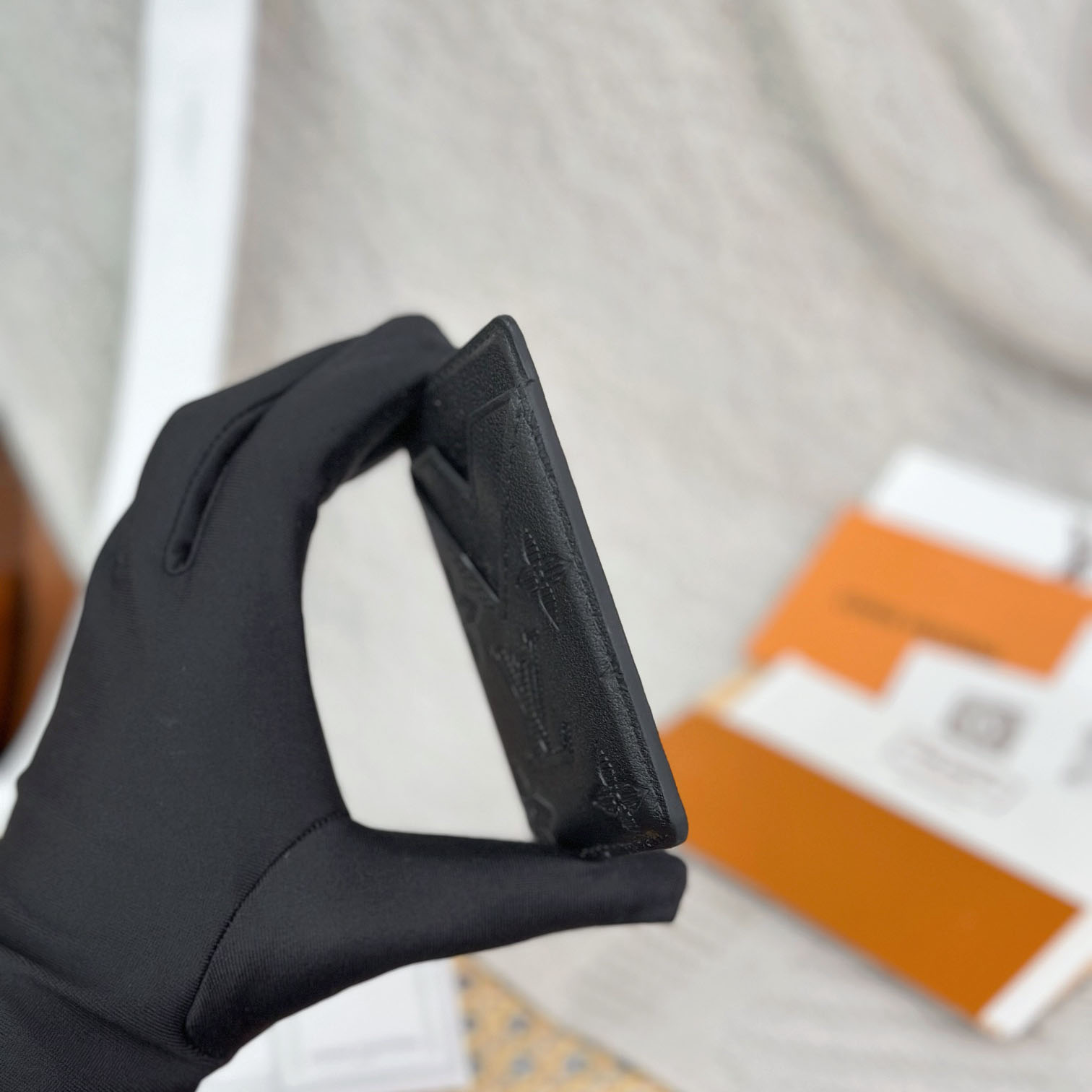 Louis Vuitton Magnetic Card Holder M26738 - FashionPlug