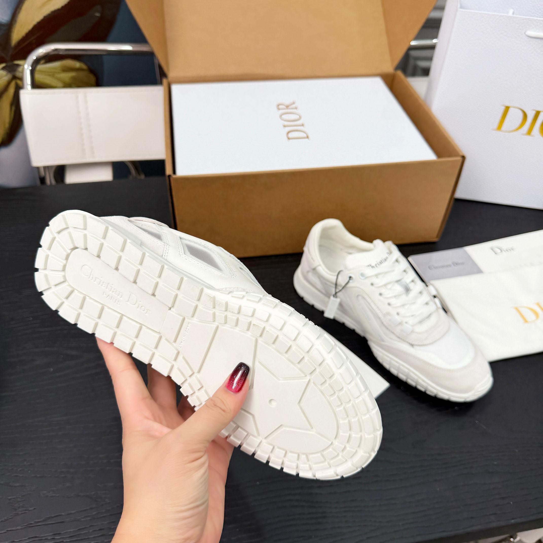 Dior Tech Sneaker - FashionPlug
