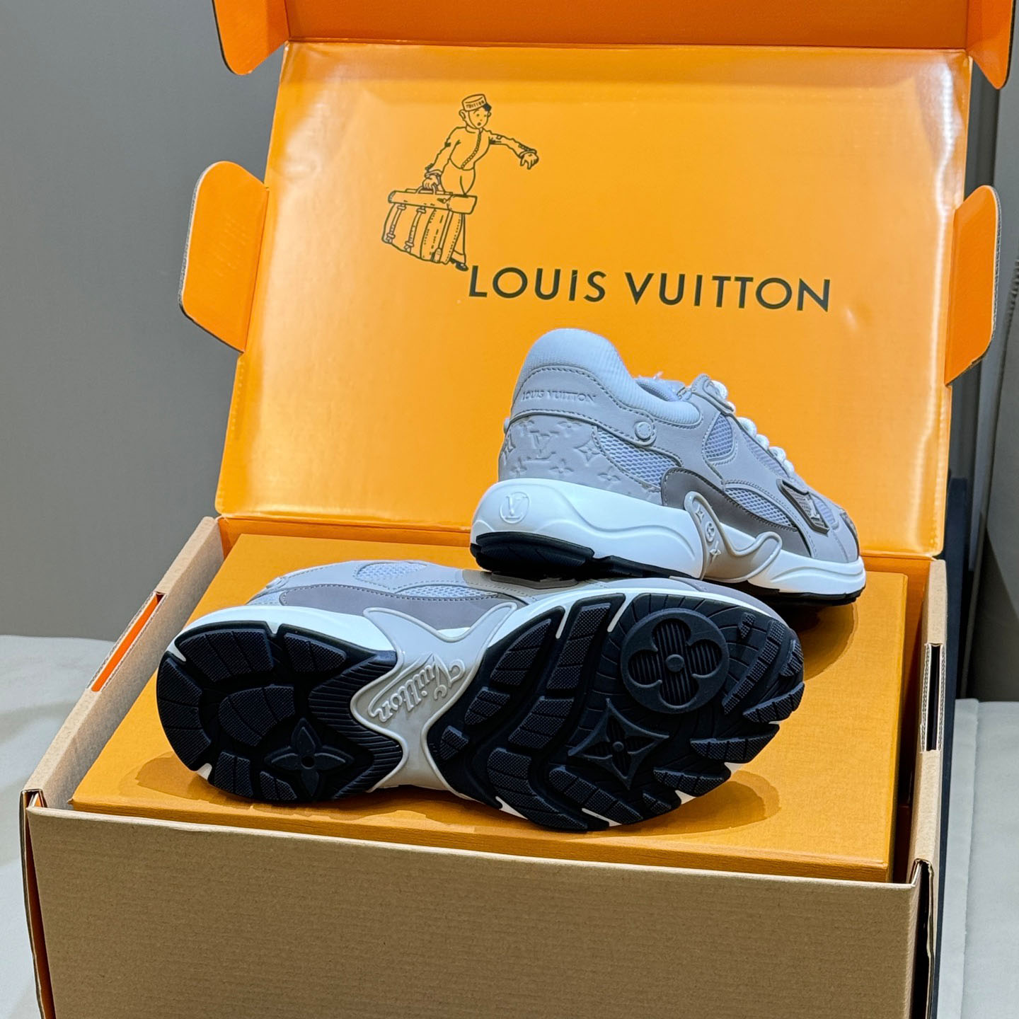 Louis Vuitton LV Olympia Sneaker 1AICQX - FashionPlug