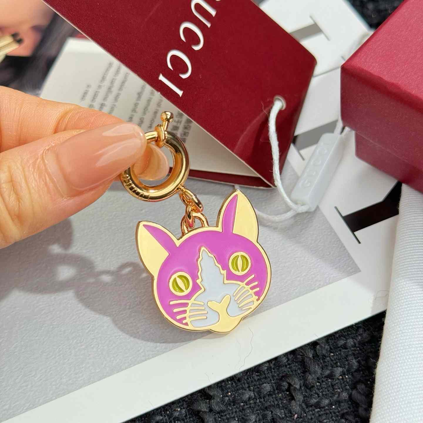 Gucci Cat Keychain  - FashionPlug
