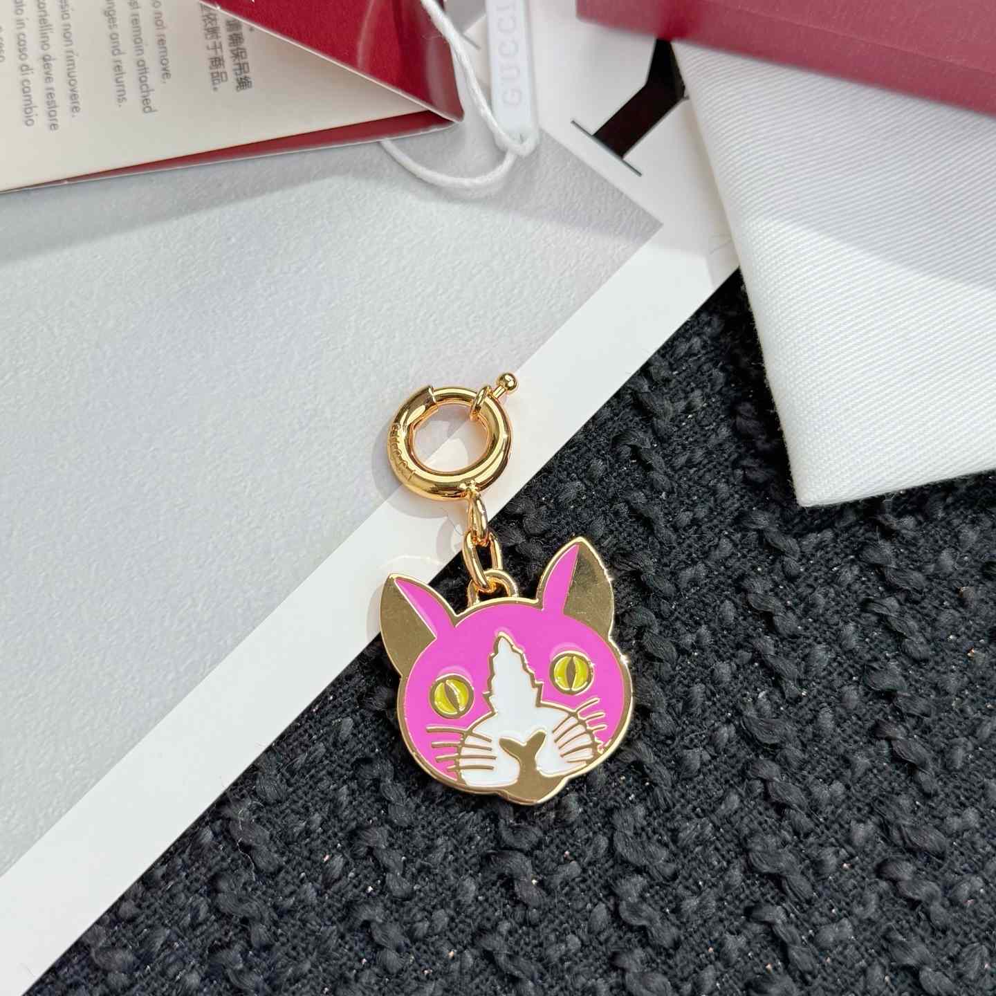 Gucci Cat Keychain  - FashionPlug