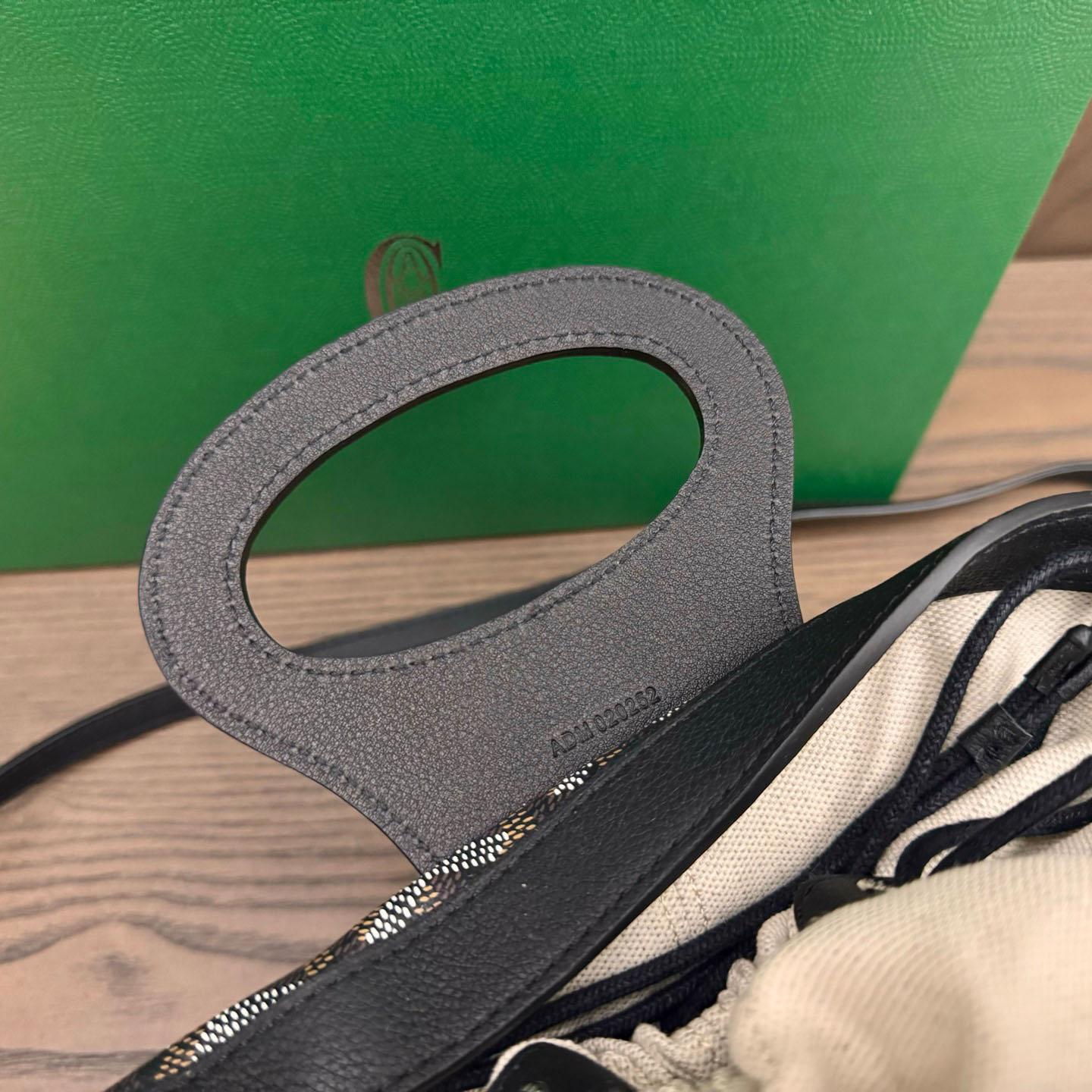 Goyard Beluga Mini Bag - FashionPlug