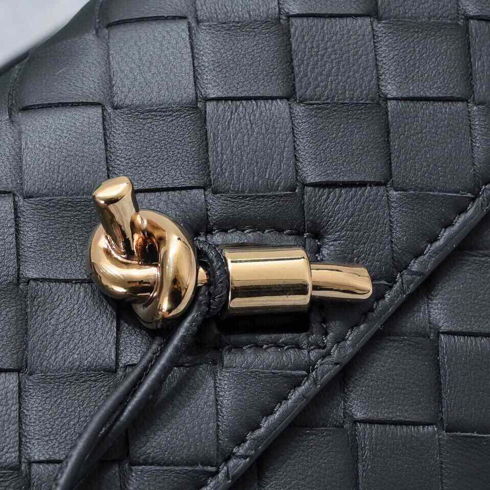 Bottega Veneta Andiamo Clutch 31*13*3cm - FashionPlug