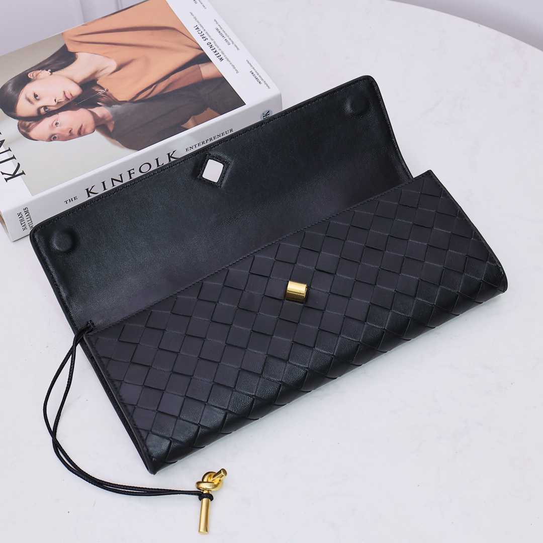 Bottega Veneta Andiamo Clutch 31*13*3cm - FashionPlug