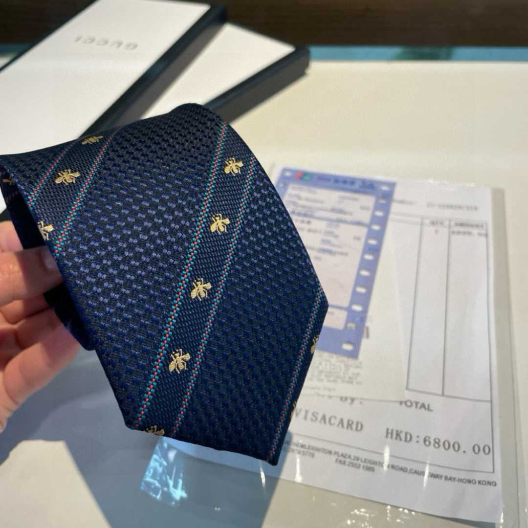 Gucci Bee and Web Silk Jacquard Tie - FashionPlug
