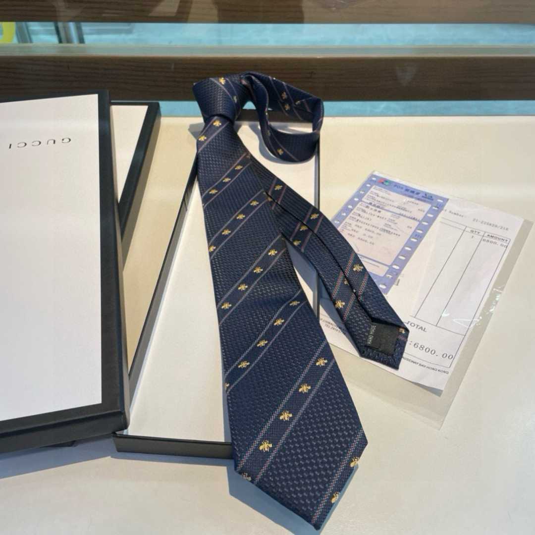 Gucci Bee and Web Silk Jacquard Tie - FashionPlug