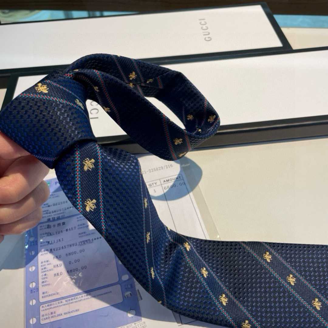 Gucci Bee and Web Silk Jacquard Tie - FashionPlug