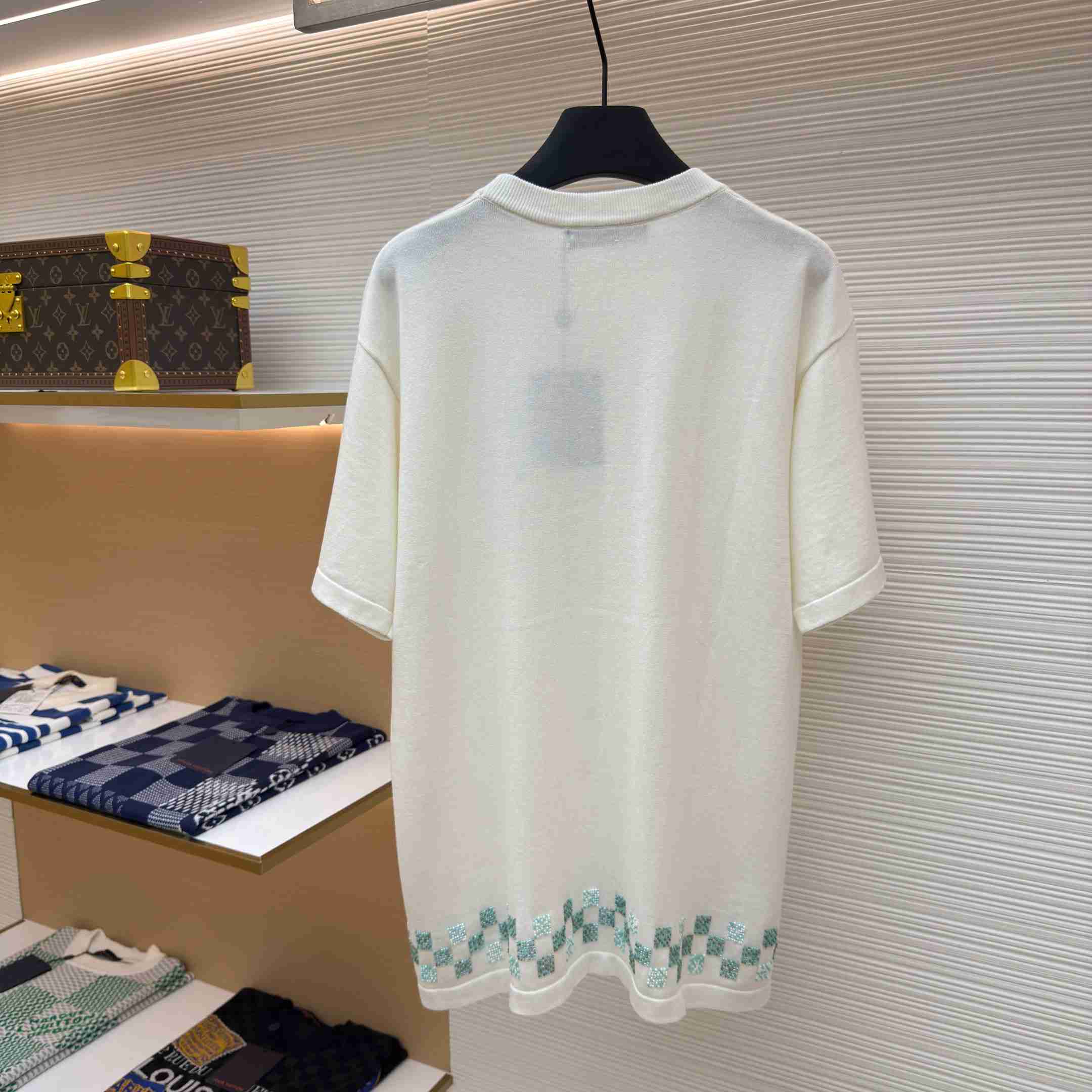 Louis Vuitton Embellished Short-Sleeved Crewneck 1AHVO9 - FashionPlug