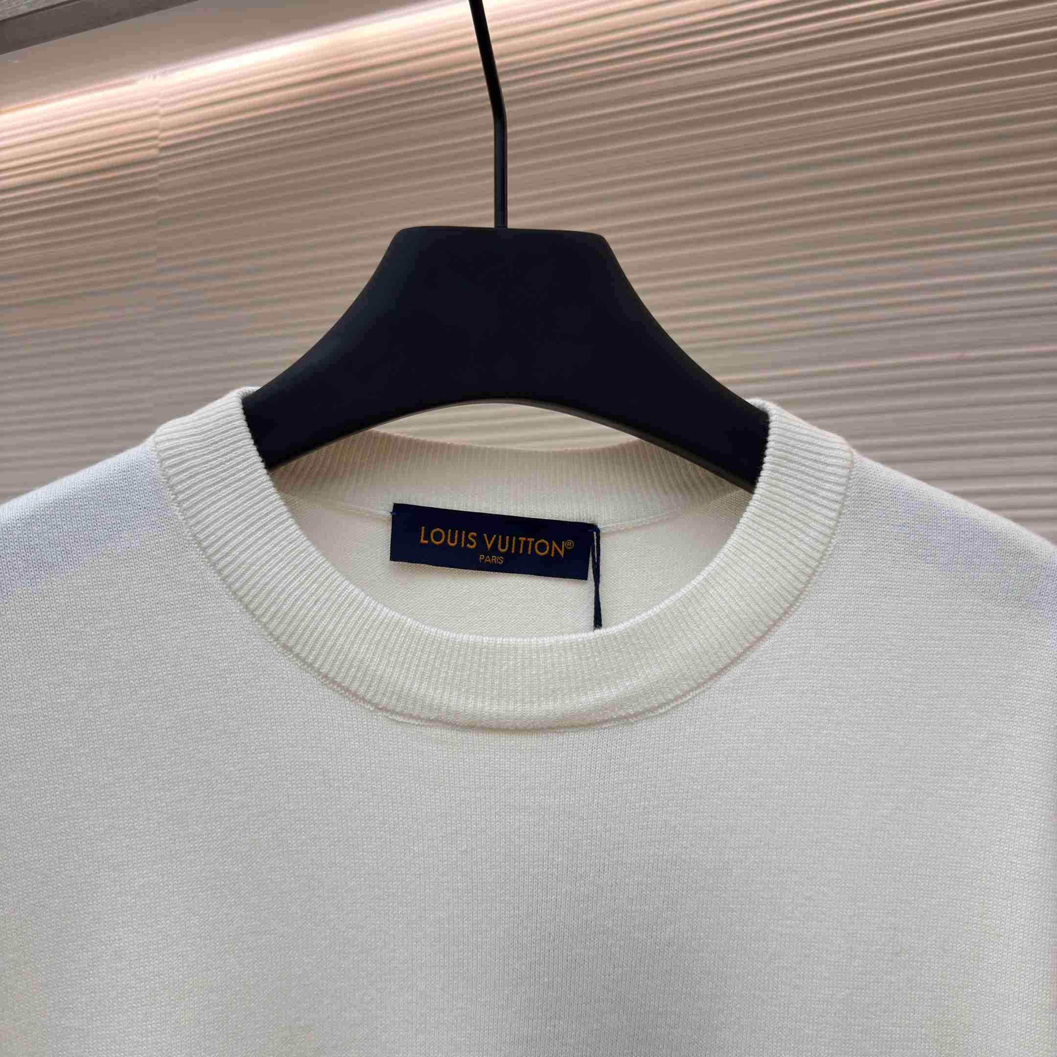 Louis Vuitton Embellished Short-Sleeved Crewneck 1AHVO9 - FashionPlug