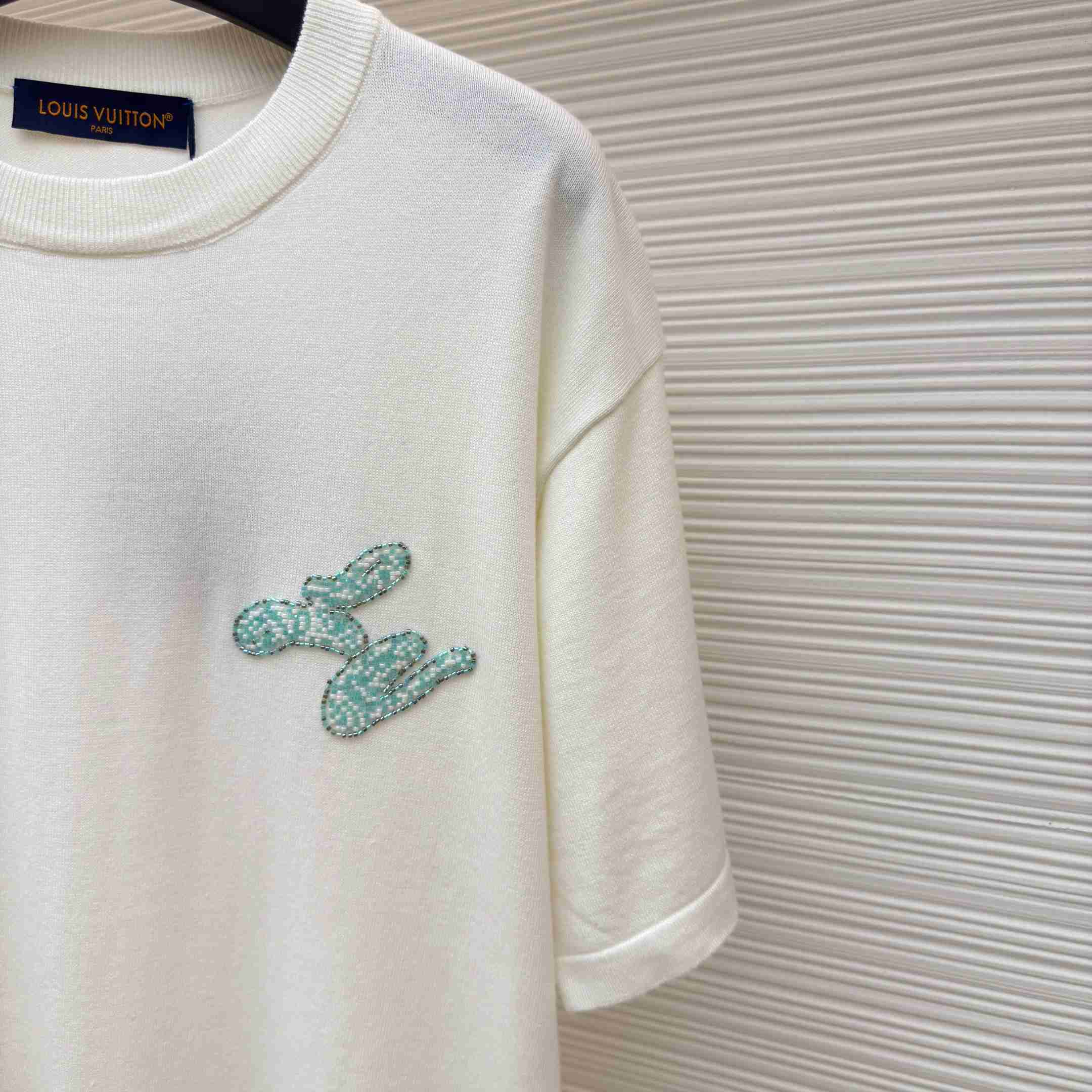 Louis Vuitton Embellished Short-Sleeved Crewneck 1AHVO9 - FashionPlug