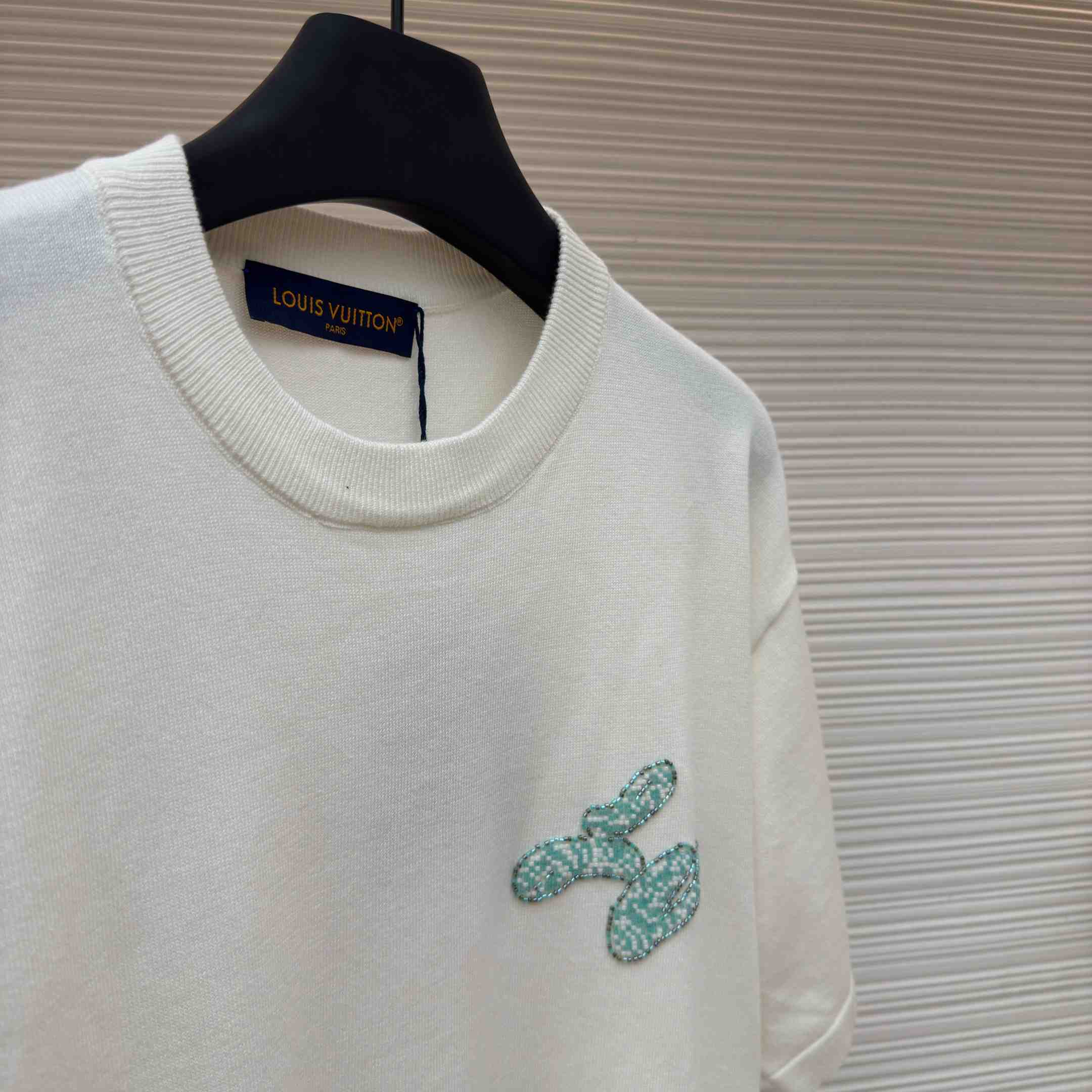 Louis Vuitton Embellished Short-Sleeved Crewneck 1AHVO9 - FashionPlug