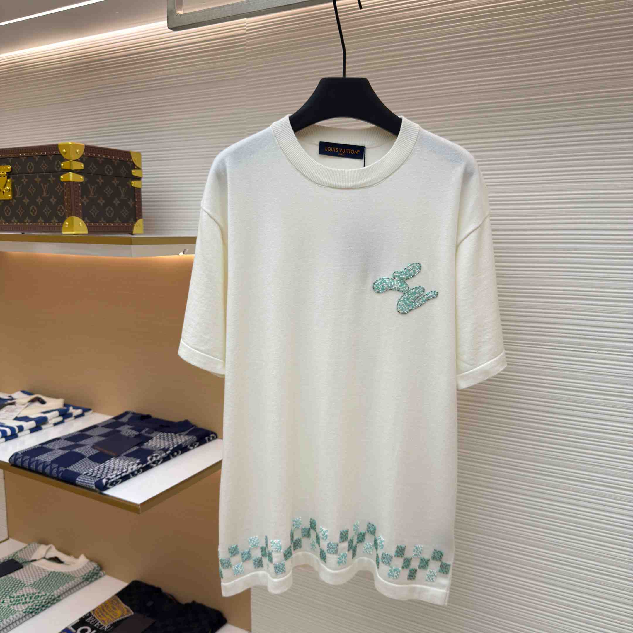 Louis Vuitton Embellished Short-Sleeved Crewneck 1AHVO9 - FashionPlug