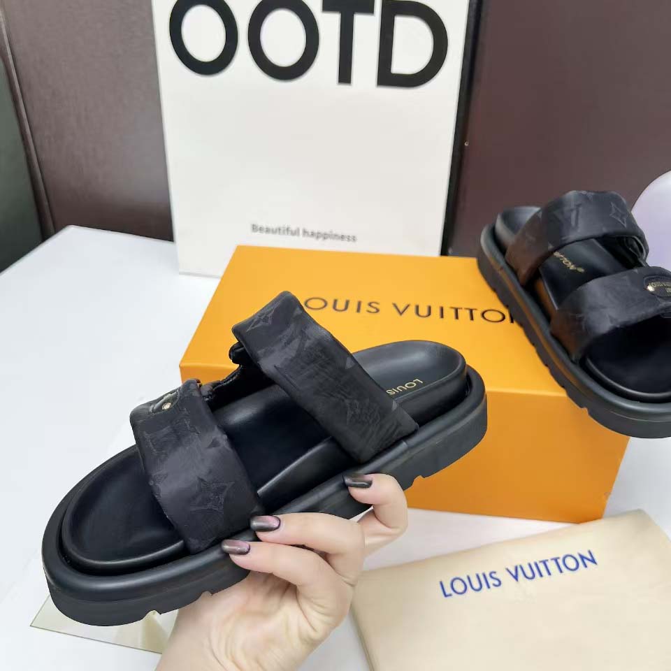 Louis Vuitton Pool Pillow Comfort Mule   1AHNQS - FashionPlug