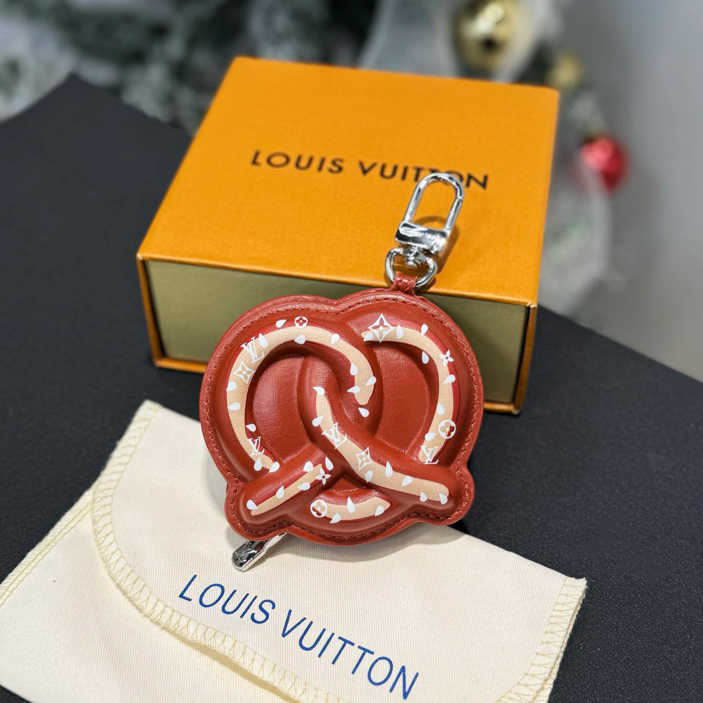 Louis Vuitton LV Bretzel Bag Charm M03295 - FashionPlug