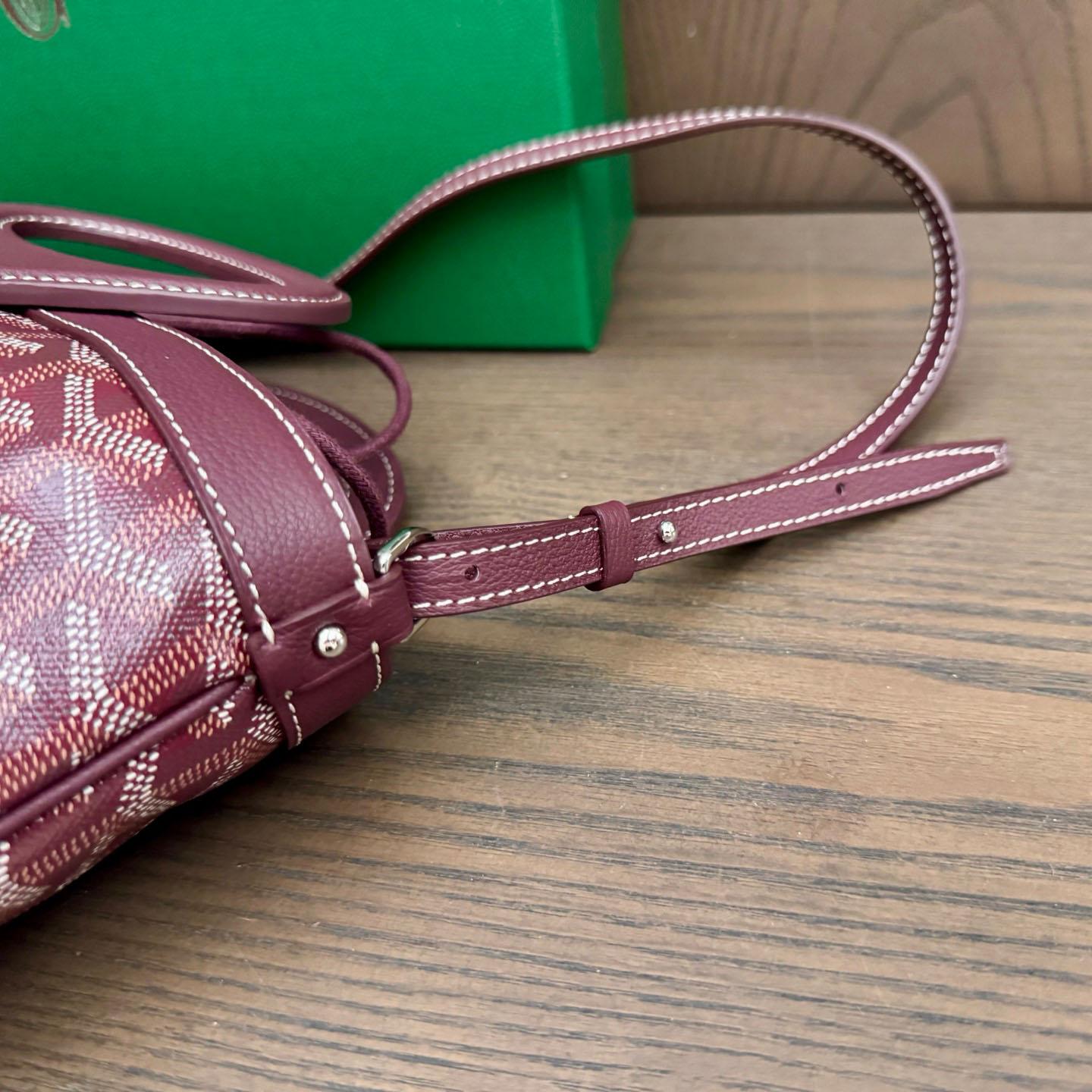 Goyard Beluga Mini Bag - FashionPlug