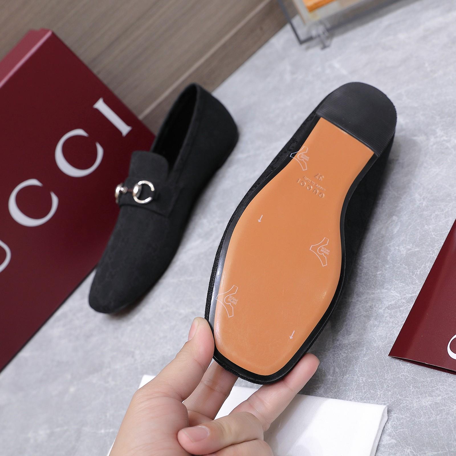 Gucci Women's Ragazzo Loafer - FashionPlug