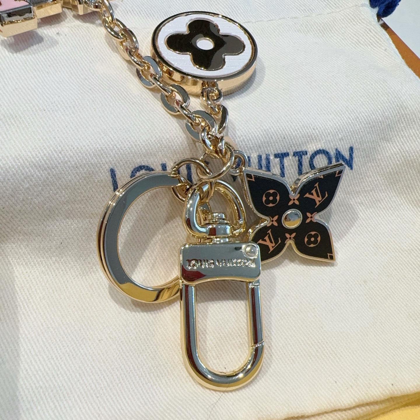 Louis Vuitton Spring Street Bag Charm And Key Holder M01187 - FashionPlug