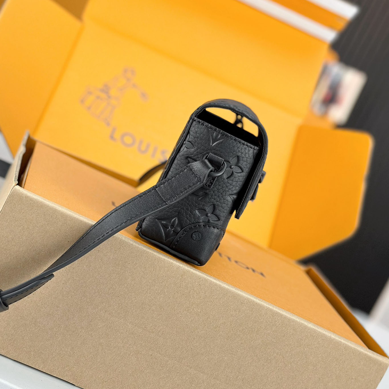 Louis Vuitton Steamer Wearable Wallet M81746 - FashionPlug