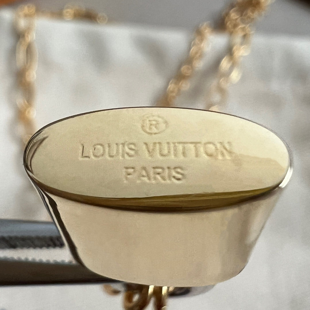 Louis Vuitton Silver Lockit Exclusive Gold Edition Pendant, Yellow Gold Q03918 - FashionPlug