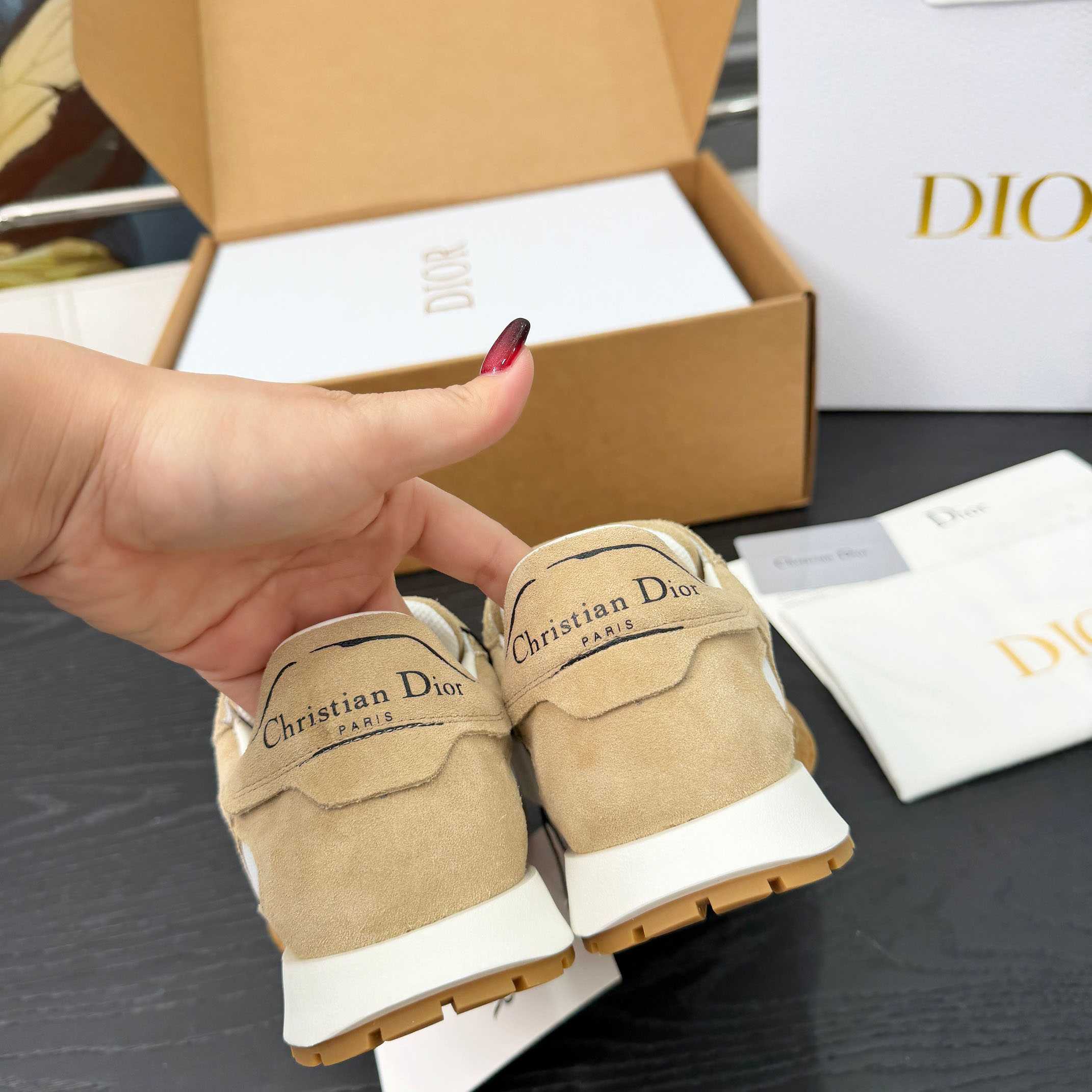 Dior Tech Sneaker - FashionPlug