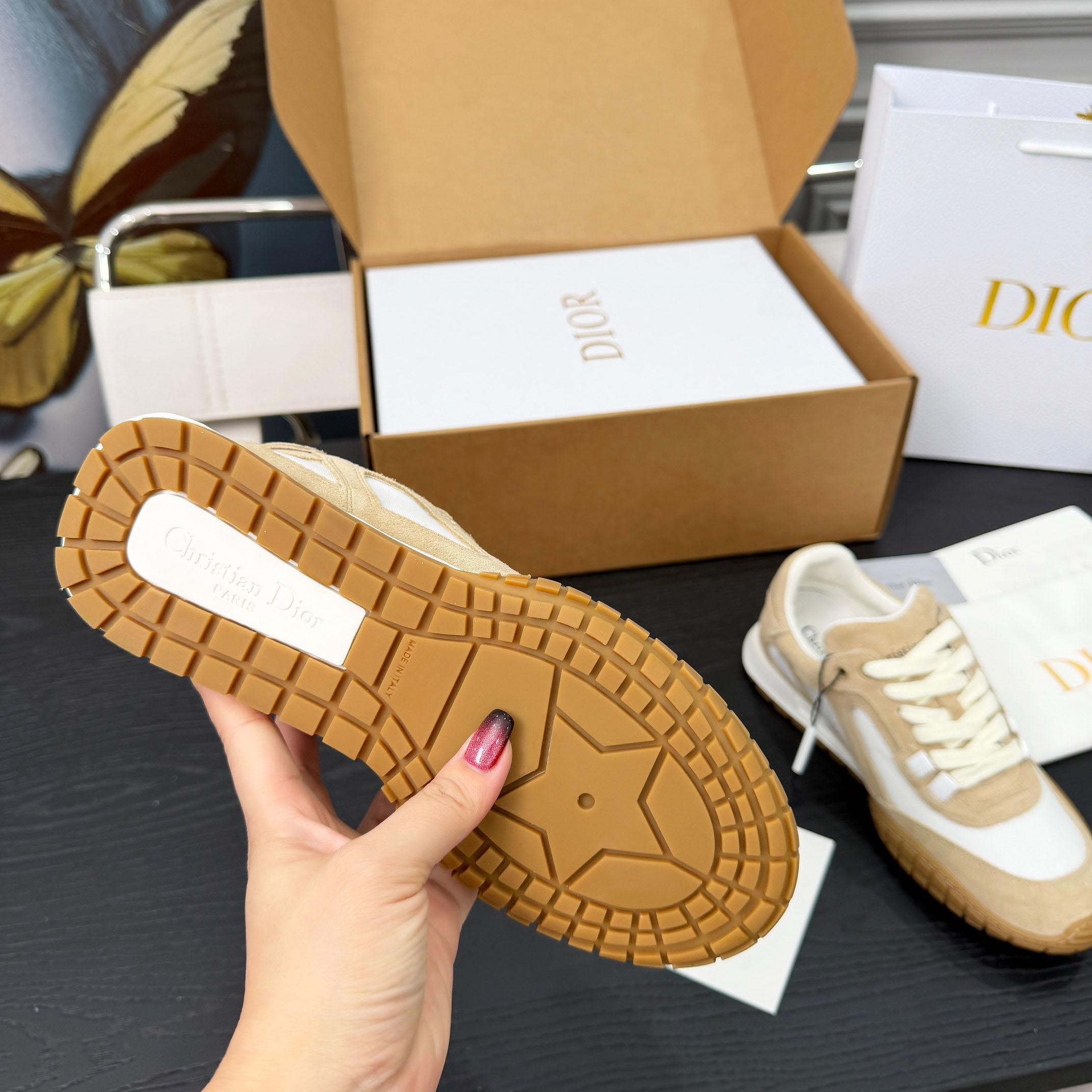 Dior Tech Sneaker - FashionPlug