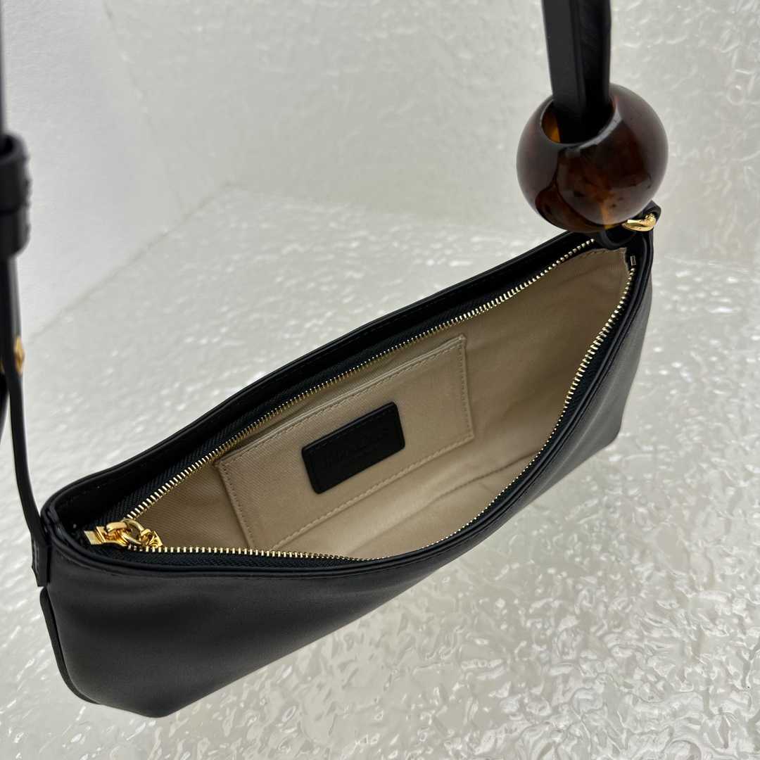 Jacquemus The Bisou Perle - FashionPlug