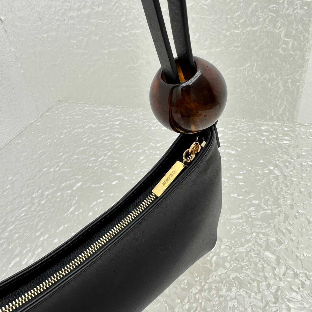 Jacquemus The Bisou Perle - FashionPlug