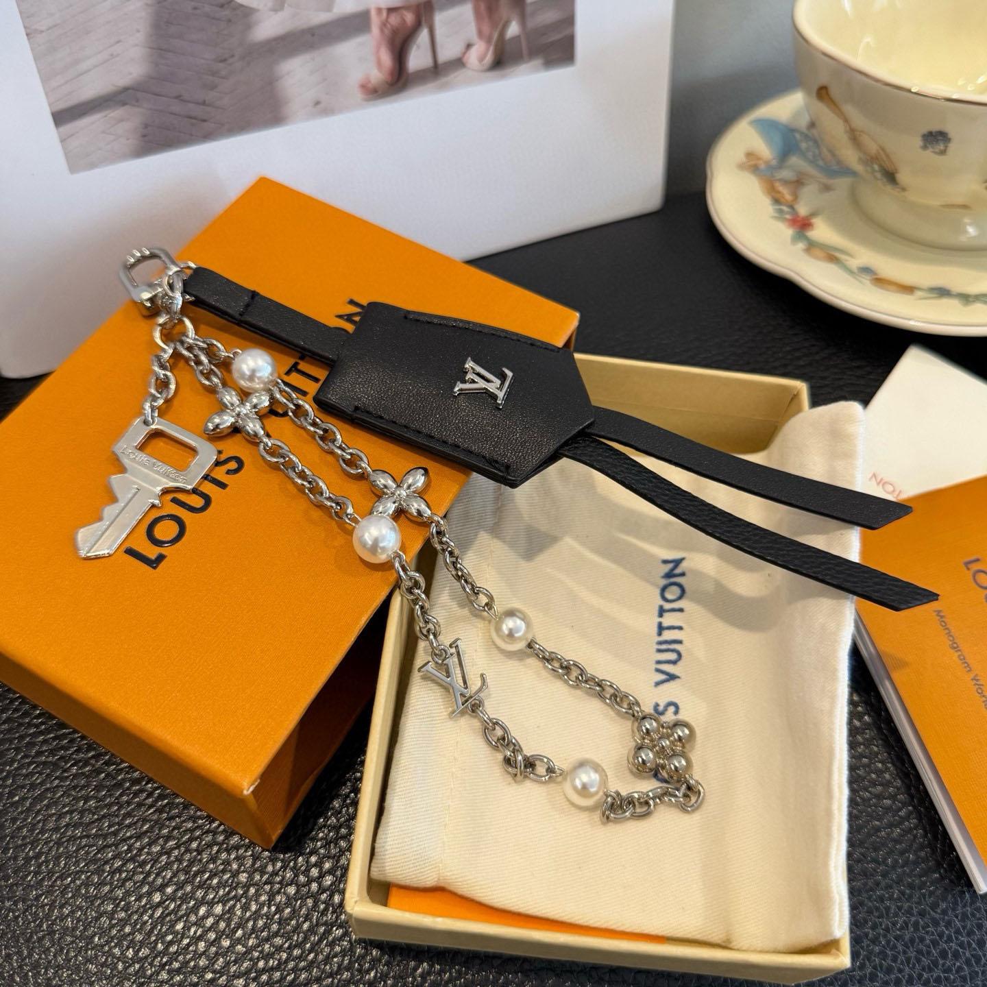 Louis Vuitton Midnight Pearls Stacking Bag Charms M02957 - FashionPlug